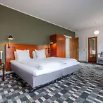 Hotel Astoria, Western Signature Collection