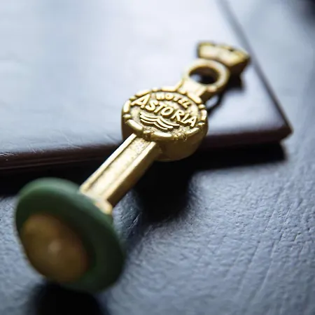 Astoria, Western Signature Collection