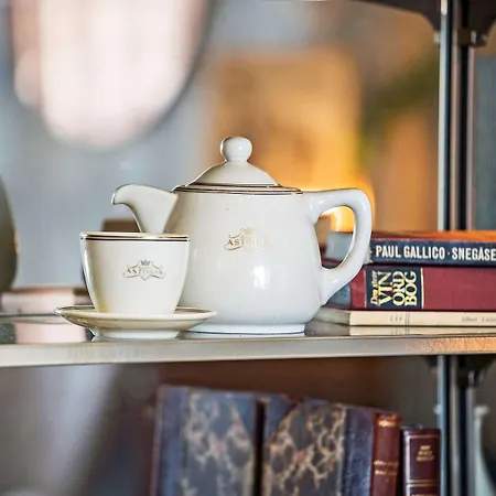 Astoria, Western Signature Collection