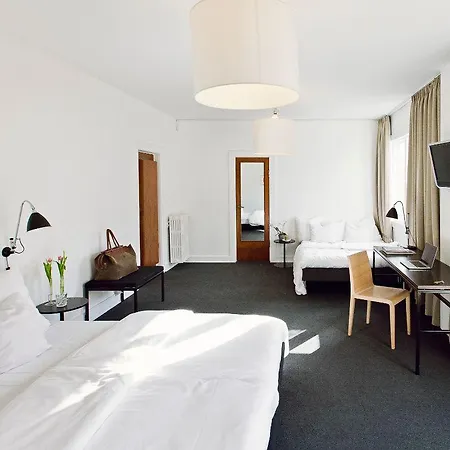 Hotel Astoria, Western Signature Collection