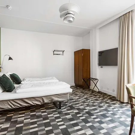Astoria, Western Signature Collection 3*