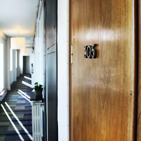 Astoria, Western Signature Collection 3*