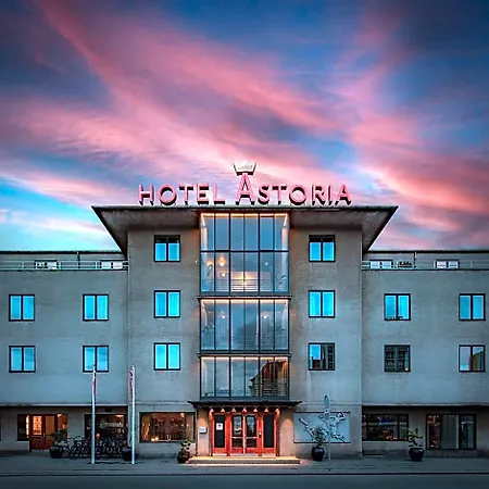 Astoria, Western Signature Collection