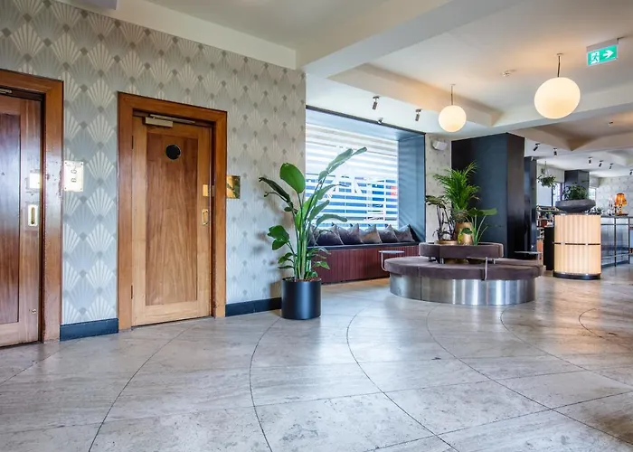 Astoria, Western Signature Collection