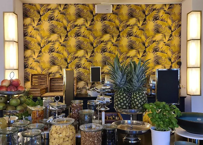 Astoria, Western Signature Collection