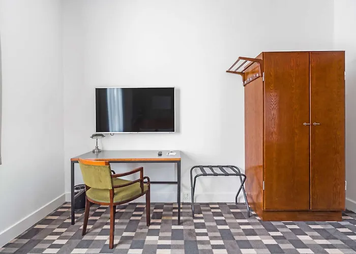 Astoria, Western Signature Collection 3*