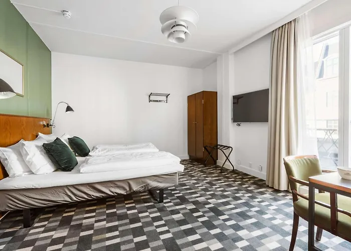 Astoria, Western Signature Collection 3*