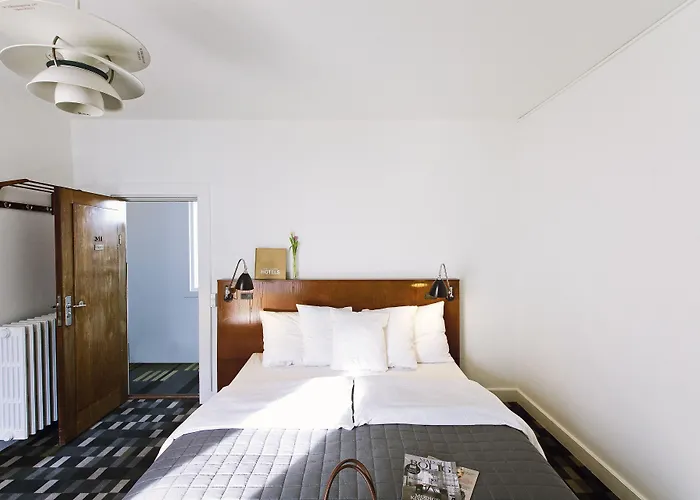 Astoria, Western Signature Collection Hotel 3*