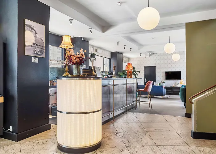 Astoria, Western Signature Collection