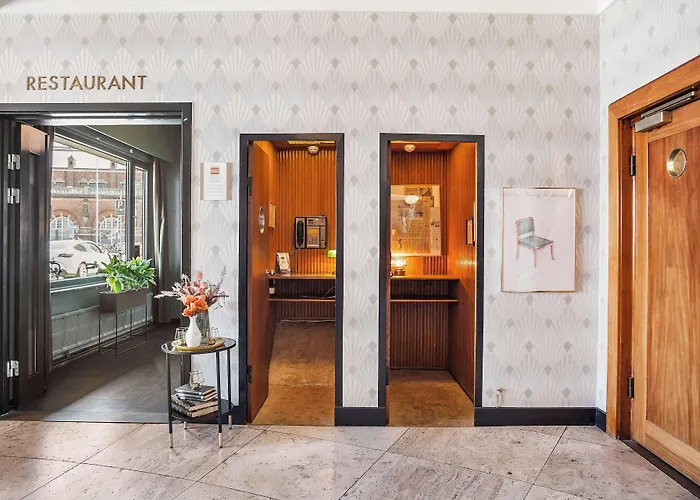 Astoria, Western Signature Collection